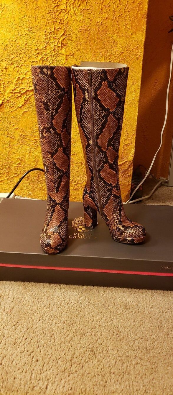 NIB Vince Camuto Jestinal python print Leather Platform Boot 6.5M New - Picture 2 of 8